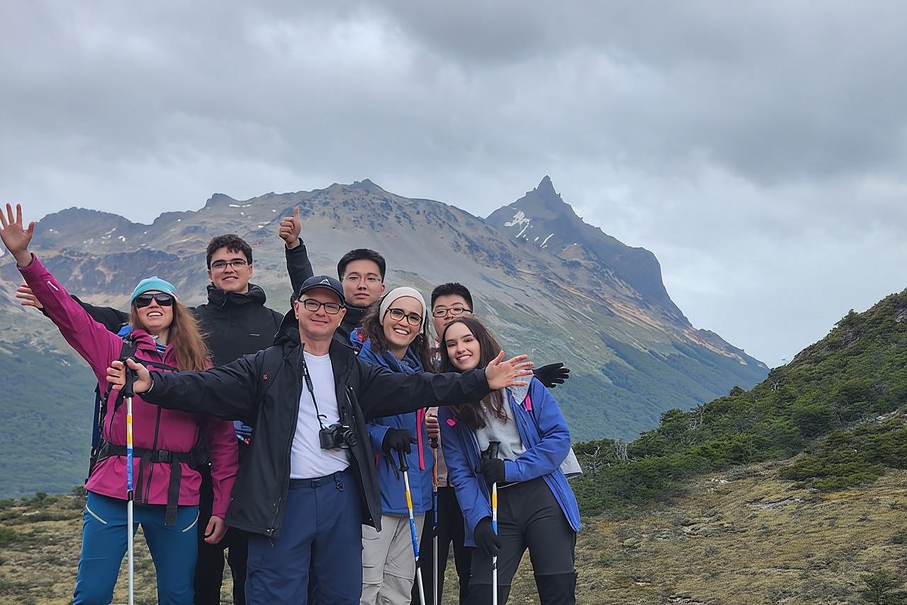 Trekking Emerald Lagoon