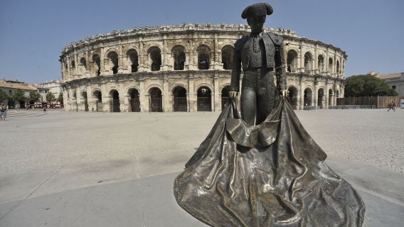フランスローマ遺跡日帰りツアー【小グループ8名+アヴィニョン往復】
