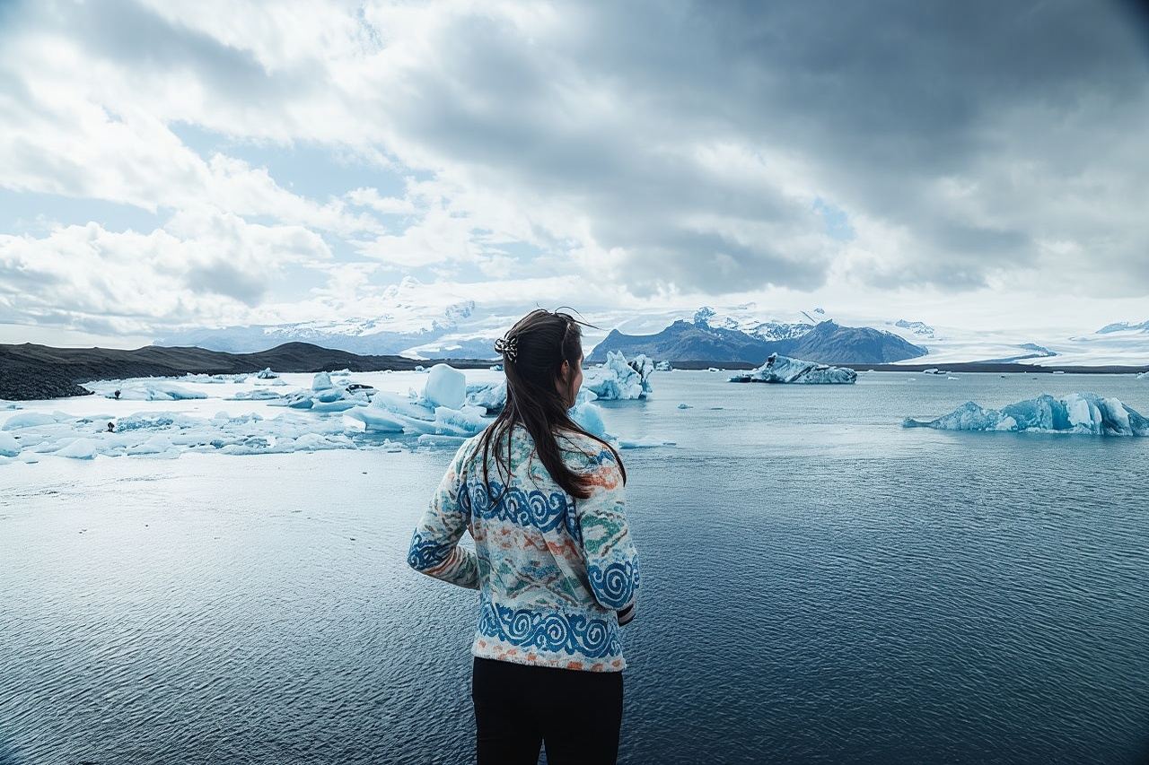 Guided Glacier Lagoon and Diamond Beach Day Trip from Reykjavik