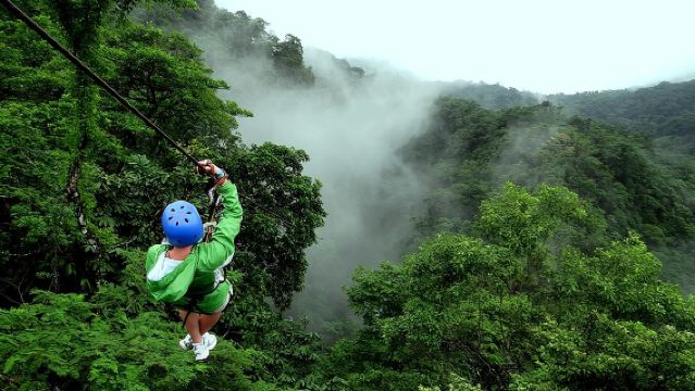 Arenal 12 Zipline Cables Experience Fly over La Fortuna Waterfall
