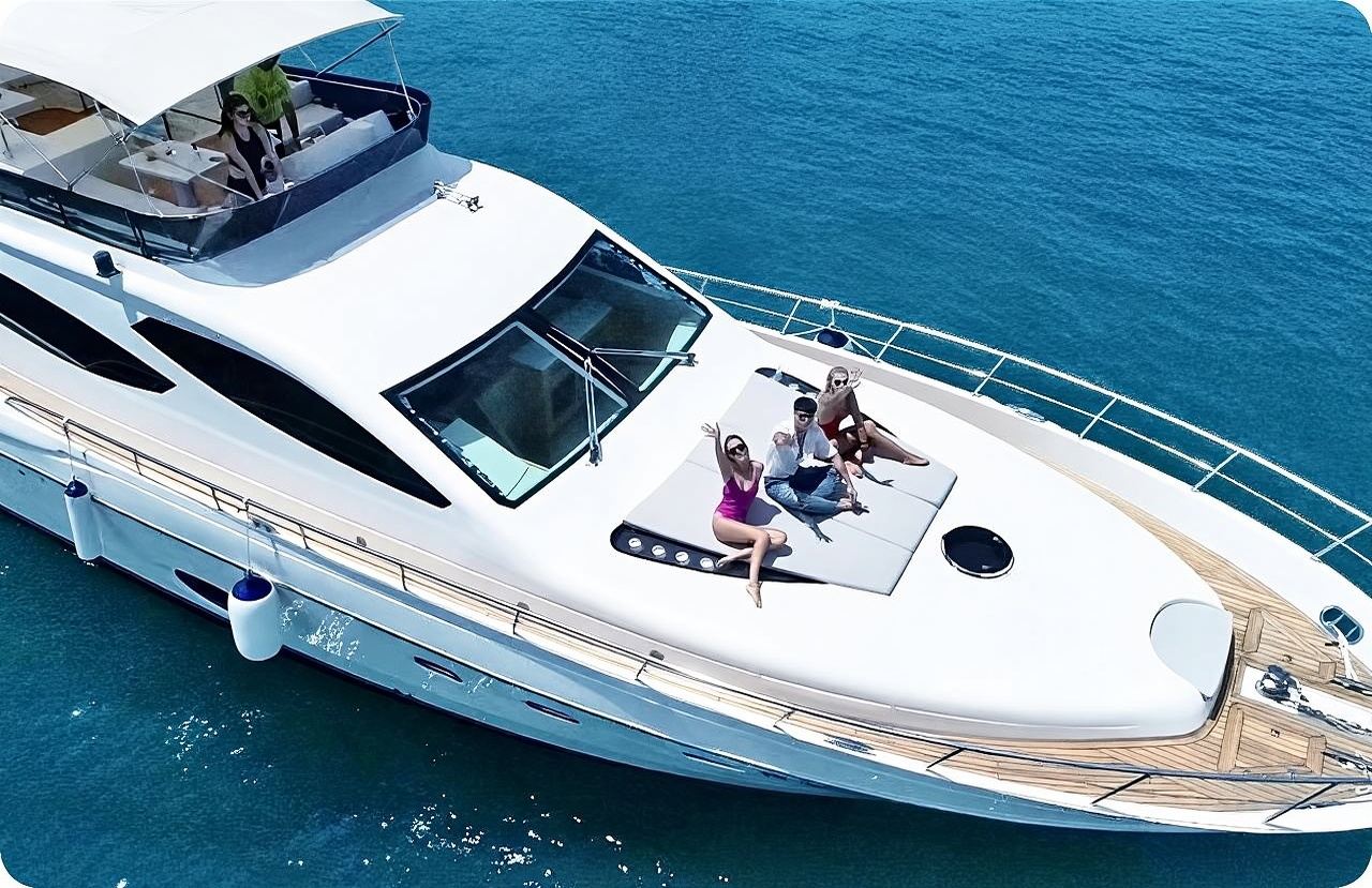 Shenzhen Yacht Rental: 68ft Luxury Yacht Charter at Dameisha (Capacity 1-10 People) [Beverages + Fruit Platter + KTV + Driving Experience] for Birthdays/Proposals/Business Events