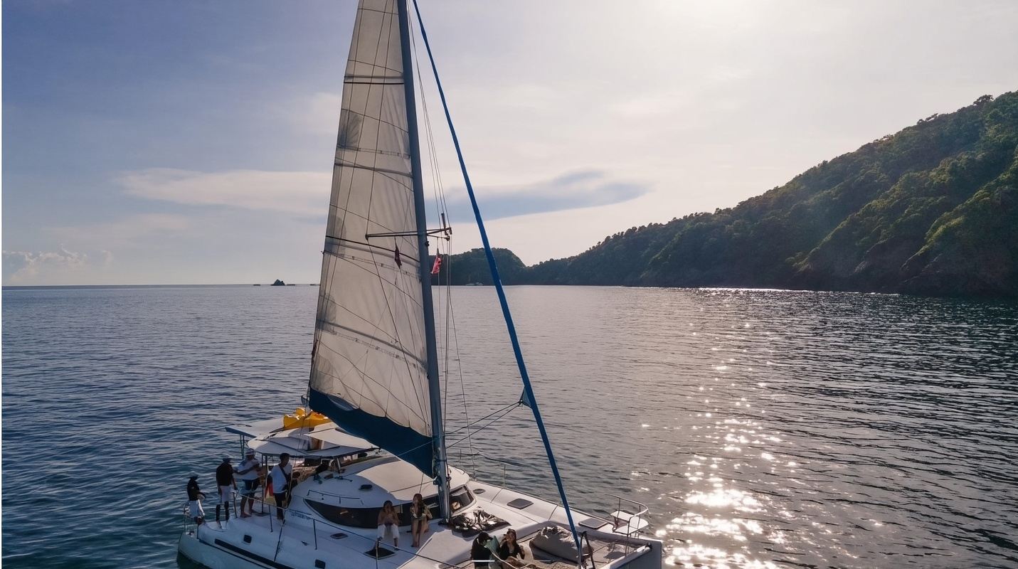 8-stündiges Tauchen und Schnorcheln auf den Inseln Racha Yai und Coral Island in Phuket, Thailand [Tagesausflug mit dem hochwertigen Segelboot AMERAY 1 für eine private Charter in Phuket]