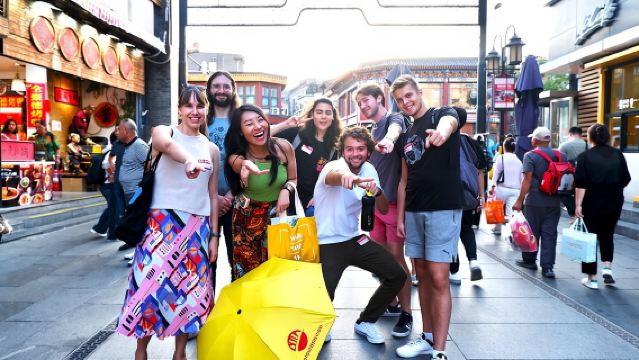 Geführter Stadtrundgang durch die historische Stadt Peking + Kalligrafie-Erstellung