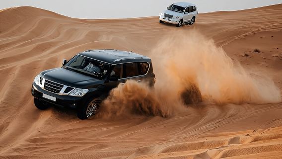 Dubai-Wüstensafari mit arabischem Abendessen und traditionellen Shows