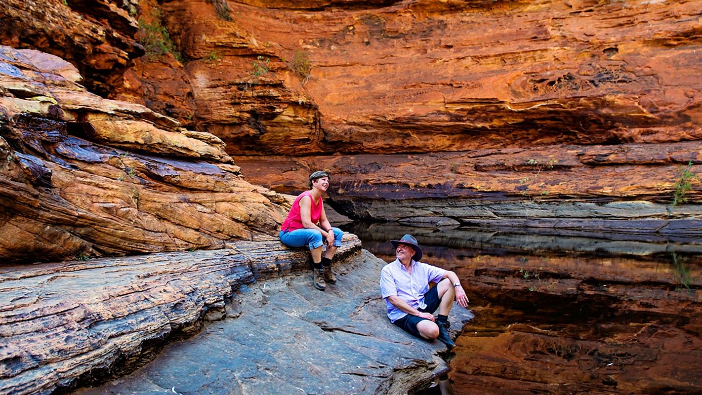 Uluru Watarrka National Park + Kings Canyon Carpark Hiking 1-day Tour [Including Breakfast + Gratuities + Transfers]
