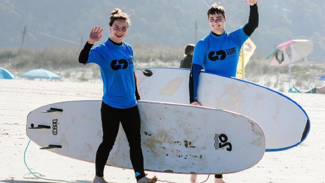 L'istruttore di surf a Costa da Caparica