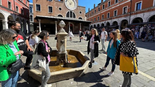 Venice Sightseeing Small Group Walking Tour with a Local Expert