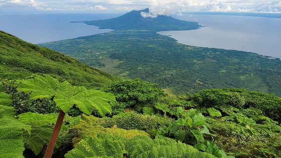 Trekking en Ometepe - Volcán Concepción con Happy Tours