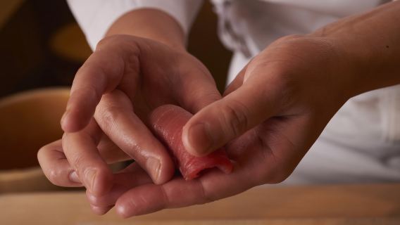 Суши омакасэ в Токио|Суши-бар Kimura Nihonbashi|Морепродукты из Аомори