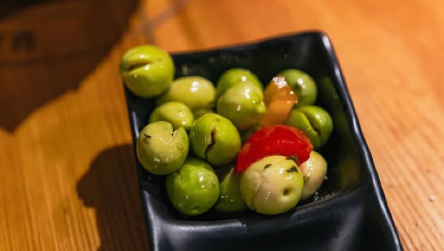 マラガ：伝統的なアンダルシアのタパスとワインツアー