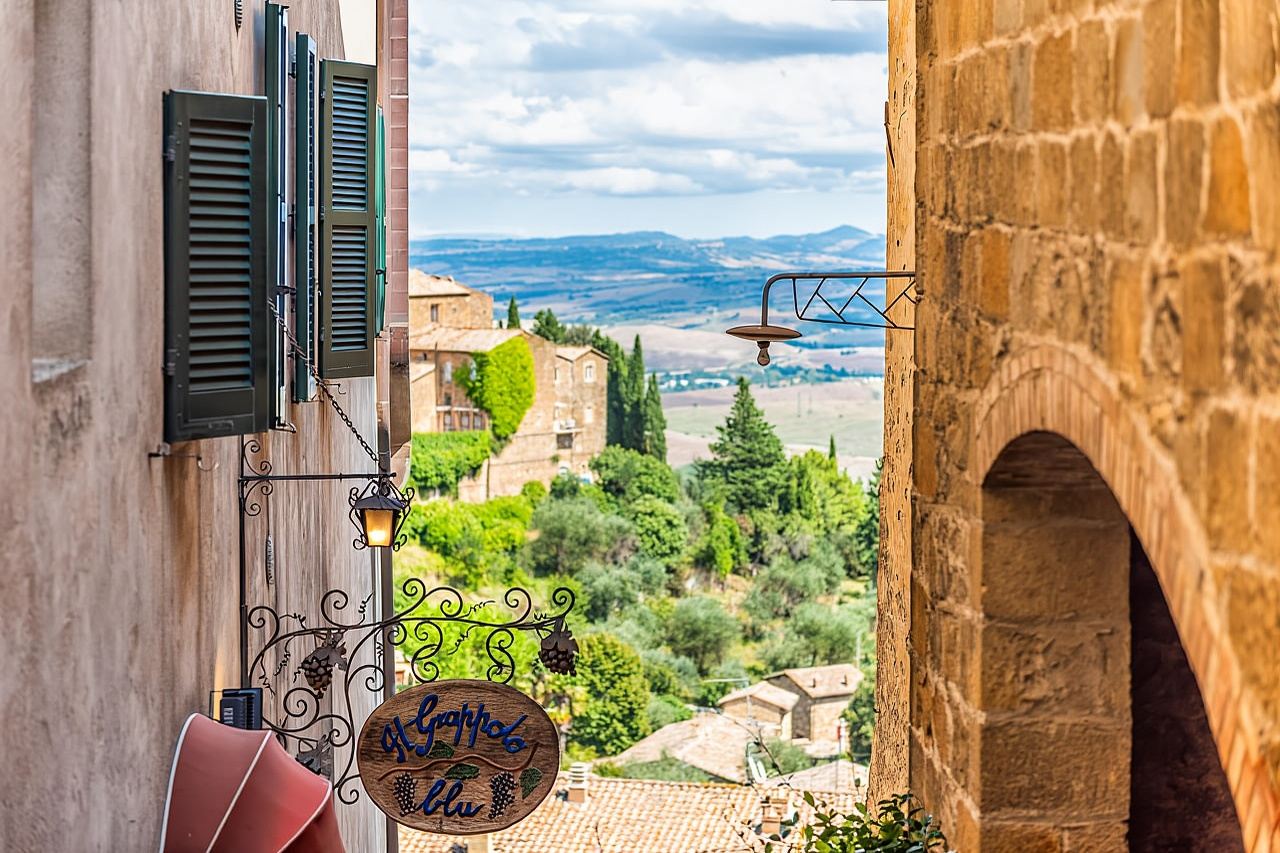 From Roma: Montepulciano and Montalcino, on the Wine Routes