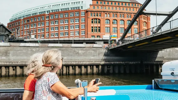 Hamburg: Tour du thuyền hạng XXL tại Cảng Hamburg kéo dài 2 giờ