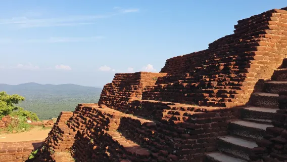 Sri Lanka + Sigiriya Lion Rock + Dambulla Royal Cave Temple and Golden Temple 1-day tour