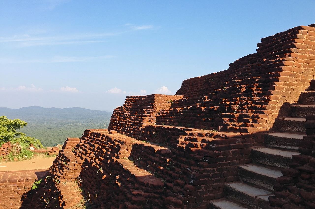 Excursión de un día desde Colombo, Sri Lanka: Roca del León + Templo de Oro de Dambulla