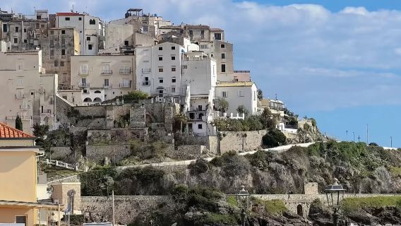 包車探秘斯佩隆加：必看提比略別墅、古城、塔樓、沙灘