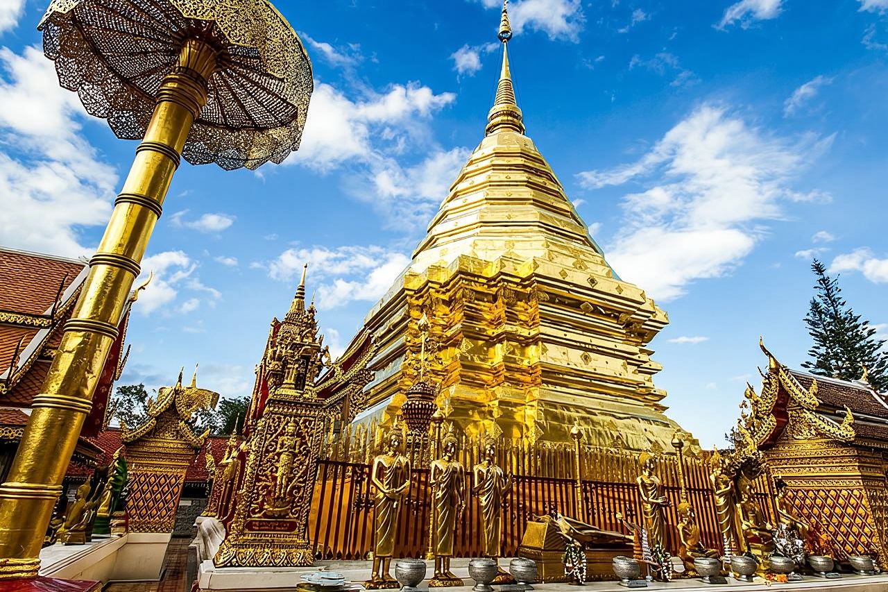 Doi Suthep and Wat Pha Lat Sunrise Tour (Small Group Only)
