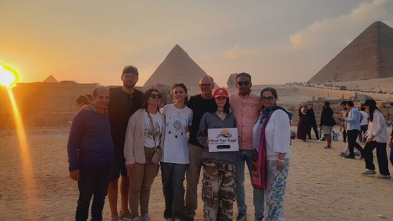 Sharm: Excursión a El Cairo en avión, Pirámide GEM o Museo Antiguo