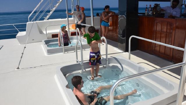 카타마란 오션 킹 마누엘 안토니오(Catamaran Ocean King Manuel Antonio)