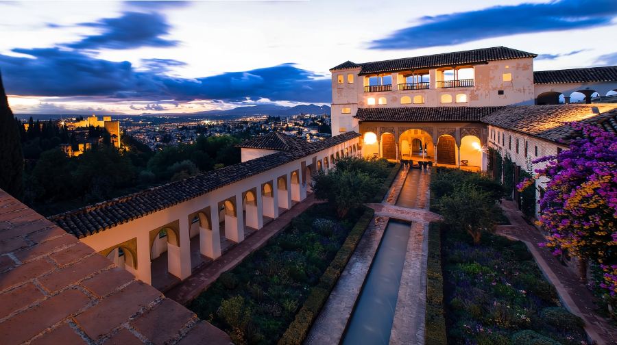 西班牙+阿爾罕布拉宮+格拉納達大教堂+赫內拉利費宮一日遊