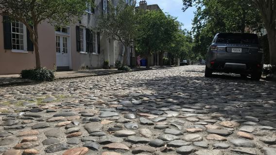 Storia di Charleston: Batteria, Rainbow Row, Chiesa di San Michele