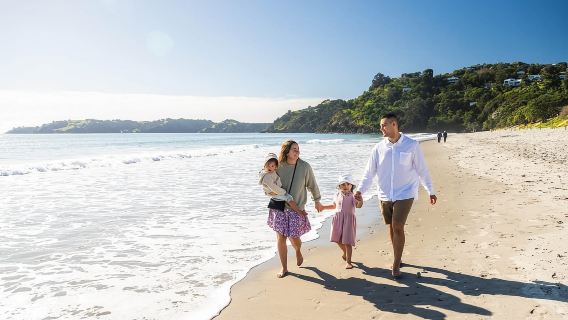 Ab Auckland: Hin- und Rückfahrt mit der Schnellfähre Waiheke Island