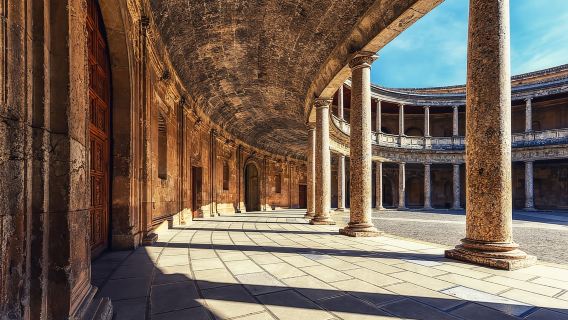 Alrededores de la Alhambra: Historia, Arquitectura y Leyendas