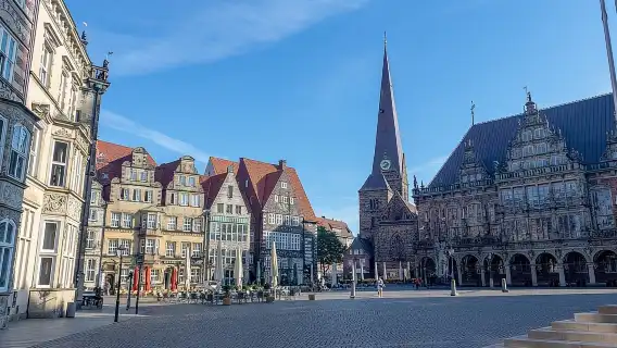 Self guided tour with interactive city game of Bremen