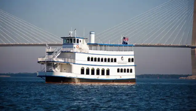 Charleston: Luxury Harbor Dinner Cruise