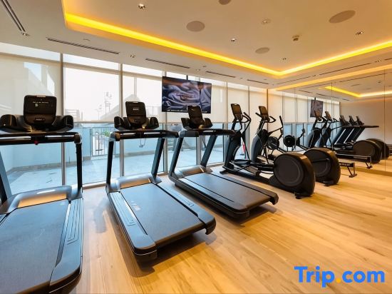 Netflix and Wi-Fi Studio Pool, Gym & City Views