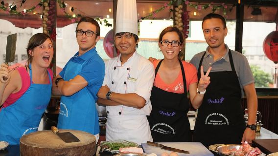 Hanoi Cooking Class and Market Tour in Ancient House