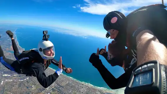 海南三亞樂東鶯歌海跳傘三亞海上海景跳傘中國國內4000公尺雙人高空跳傘【4000公尺跳傘+大片級攝影+影片剪輯】