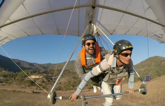 巴耶德布拉沃 (Valle de Bravo) 的懸掛式滑翔