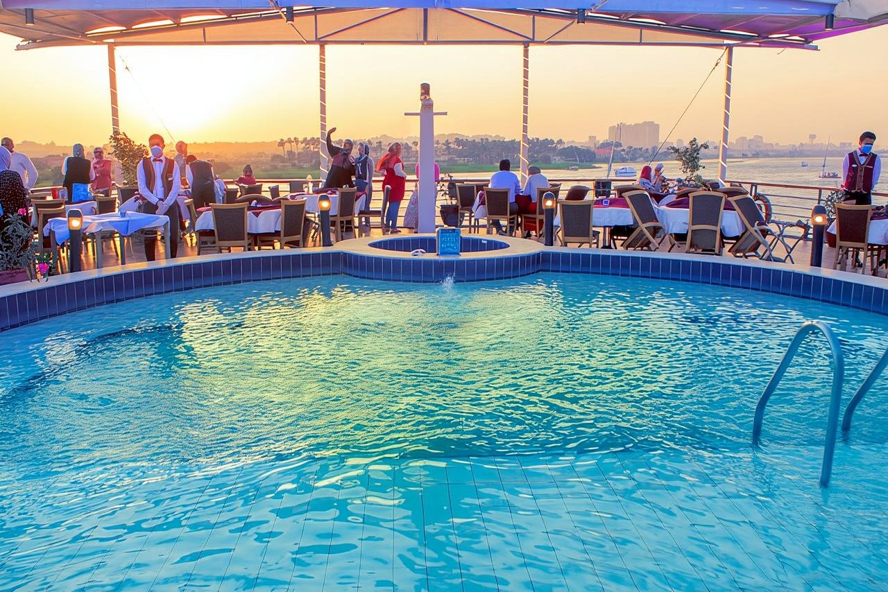 Nile River Dinner Cruise With Open Buffet in Cairo