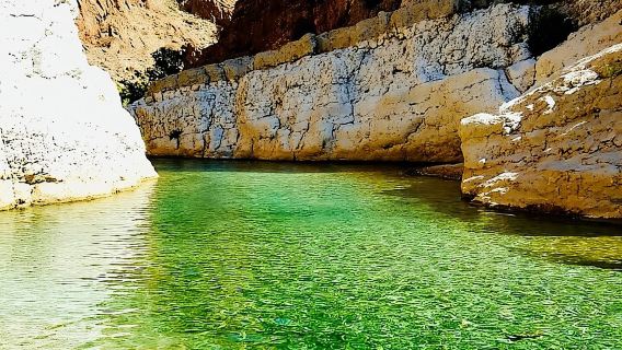 Private Full-Day Wadi Shab and Bimmah Sinkhole Tour