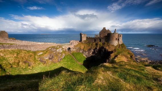 Belfast Giants' Causeway + Dark Hedges + Dunlowes Castle|Game of Thrones filming locations + round- round-trip