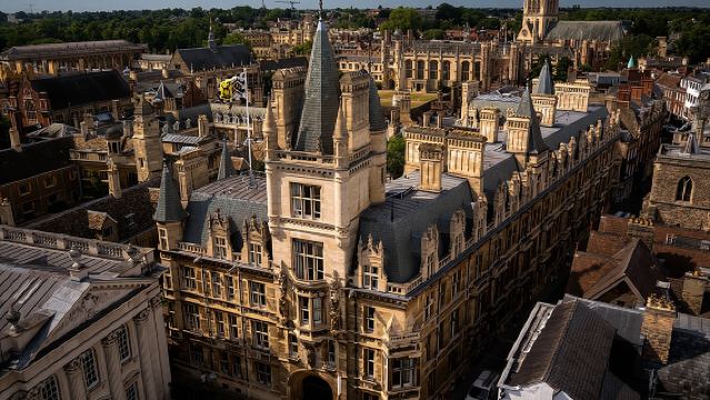 From London: Oxford and Cambridge University Town Tour with Guide