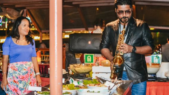 Dubai: Pelayaran Kanal dengan Makan Malam & Pertunjukan La Perle Silver Pass