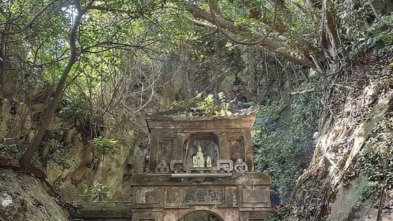 Hue: Auto privado desde/hacia Hoi An vía múltiples atracciones (solo ida)