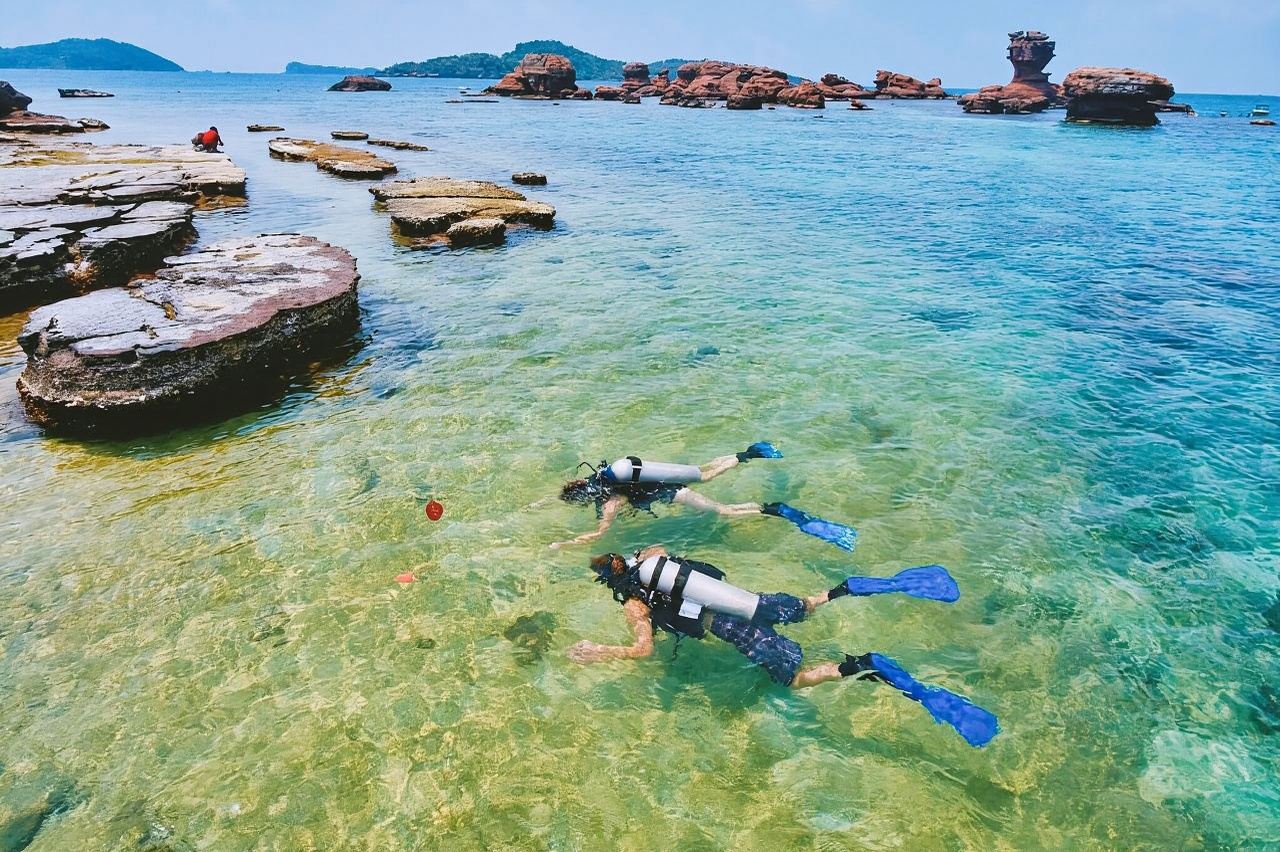 베트남 푸꾸옥 섬 남부 섬 낚시 + 스노클링 당일 치기 여행 (대형 보트로 2개 섬 투어 + 점심 + 장비)