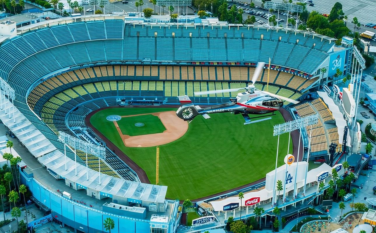 40 min Hollywood helicopter tour (Hollywood Sign + Bel-Air + Rodeo Drive + UCLA + Getty Museum + Hollywood Sign + Griffith Park and more)