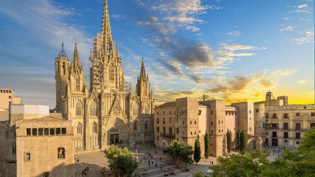 ทัวร์ 1 วัน มหาวิหารบาร์เซโลน่า + อนุสาวรีย์โคลัมบัส + พิพิธภัณฑ์ทางทะเล + ตลาดโบเกเรีย