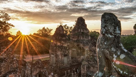 Excursión privada de día completo al amanecer en Angkor Wat con guía desde Siem Reap