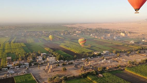 Circuit privatisé d'une nuit à la découverte des incontournables de Louxor avec un vol en montgolfière au départ de Marsa Alam
