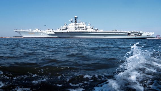 lawatan sehari ke Taman Tema Kapal Induk Tianjin TEDA + Taman Pantai Dongjiang | pakej persendirian termasuk tiket masuk