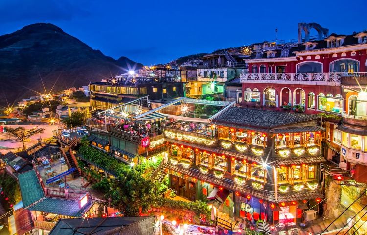 Jiufen Old Street + Shifen Old Street + Shifen Waterfall 1-day tour [Depart from Taipei | Guaranteed departure]