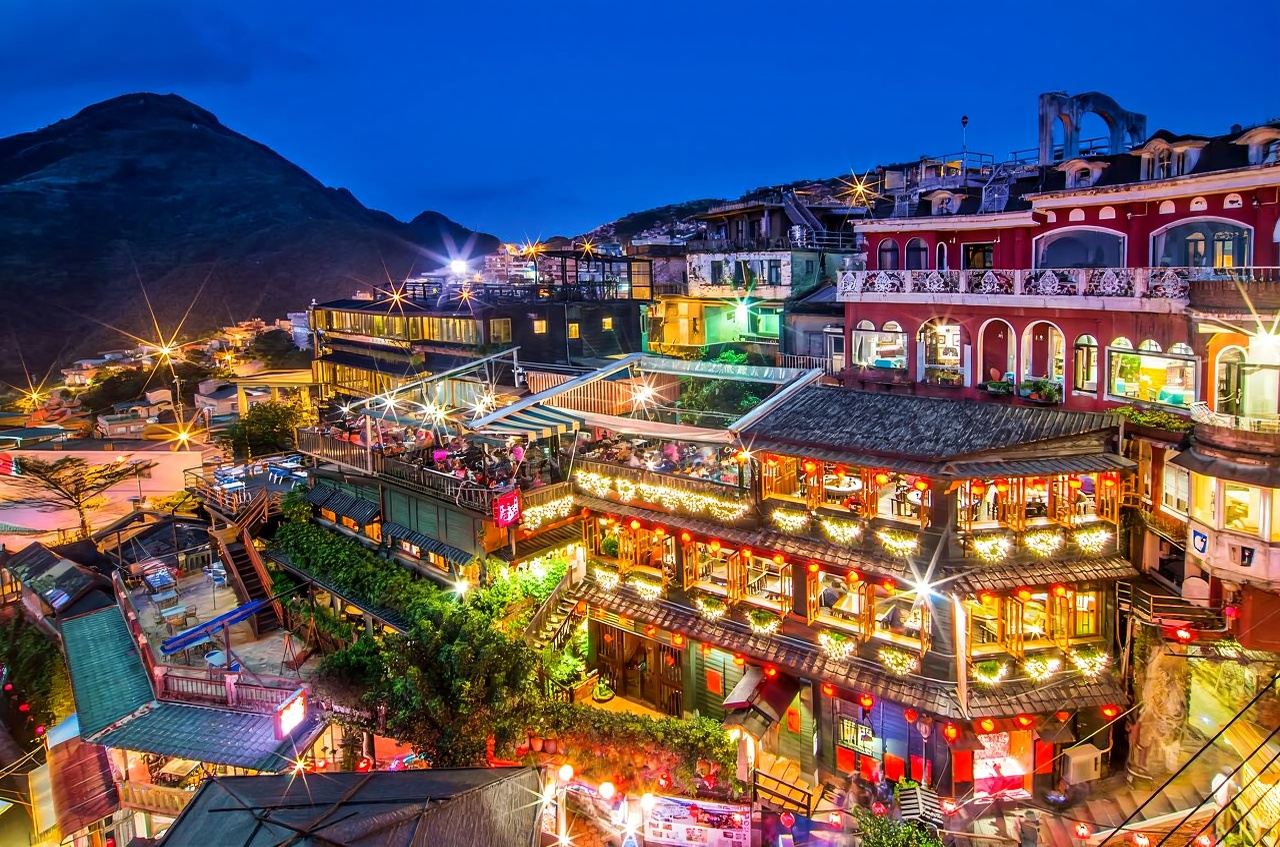 Jiufen Old Street + Shifen Old Street + Shifen Waterfall + Yehliu Geopark 1-day Tour [Departing from Ximen]