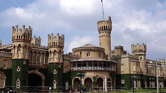 ทัวร์เมืองบังกาลอร์พร้อมไกด์ภาษาอังกฤษและบริการสนับสนุนหลายภาษา