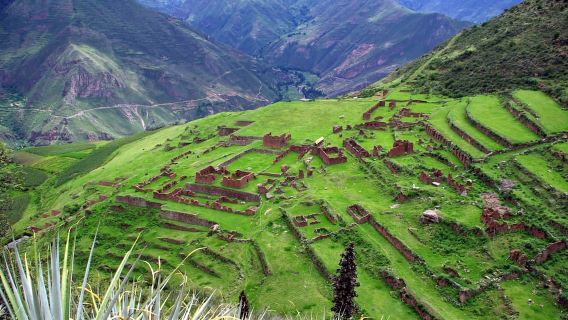 From Cusco: Private tour to Huchuyqosqo with views of the Inca palace and snow-capped mountains