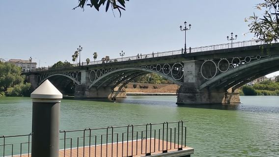 Alma Trianera: Un recorrido sensorial a pie de 120 minutos por Triana.