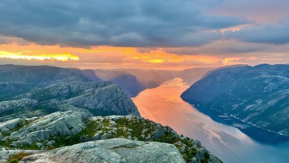 Stavanger/Sandnes: Preikestolen Guided Hidden Nature Hike
